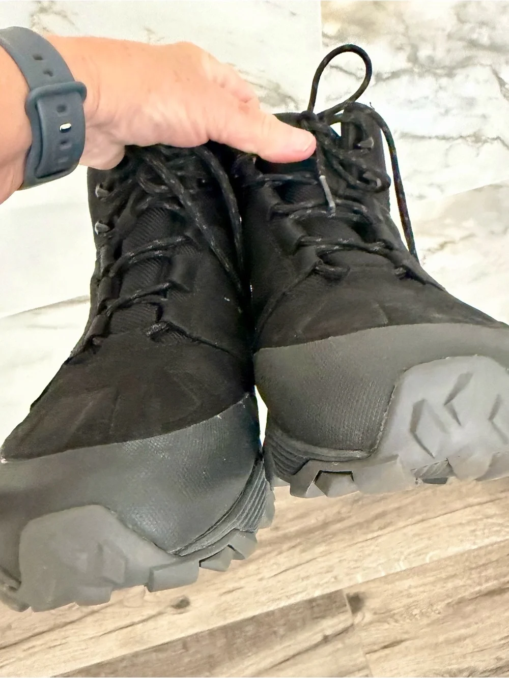 Merrell Black Men's Moab 2 COLDPACK Mid Waterproof Hiking Boots